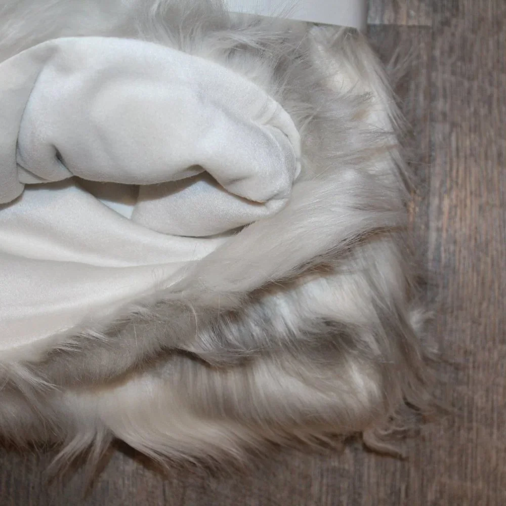 NWT UGG ROSIA FUR OVERSIZED THROW BLANKET‎ TAN GRAY 50 X 70